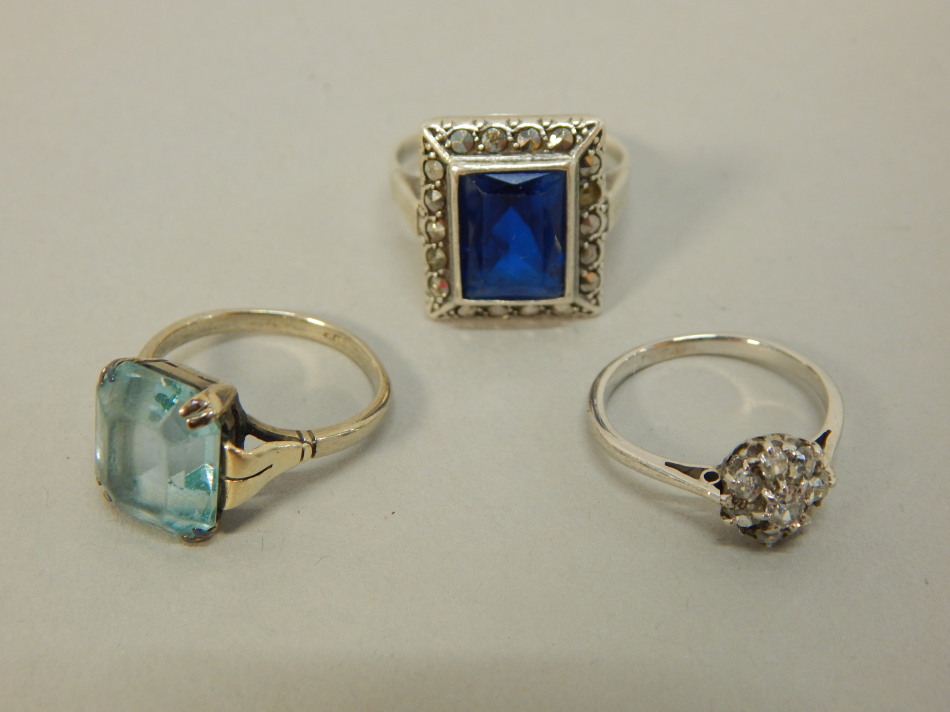 Appraisal: Three dress rings to include a ct gold blue stone