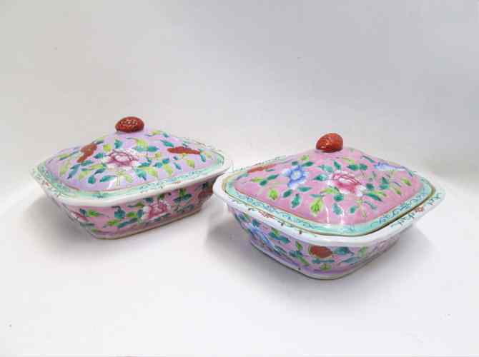 Appraisal: PAIR CHINESE COVERED SERVING BOWLS having green interiors with colorful