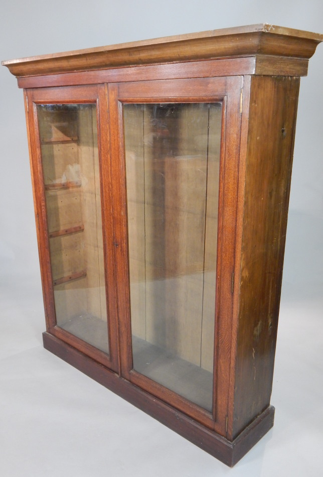 Appraisal: A late thC oak and pine bookcase with a moulded