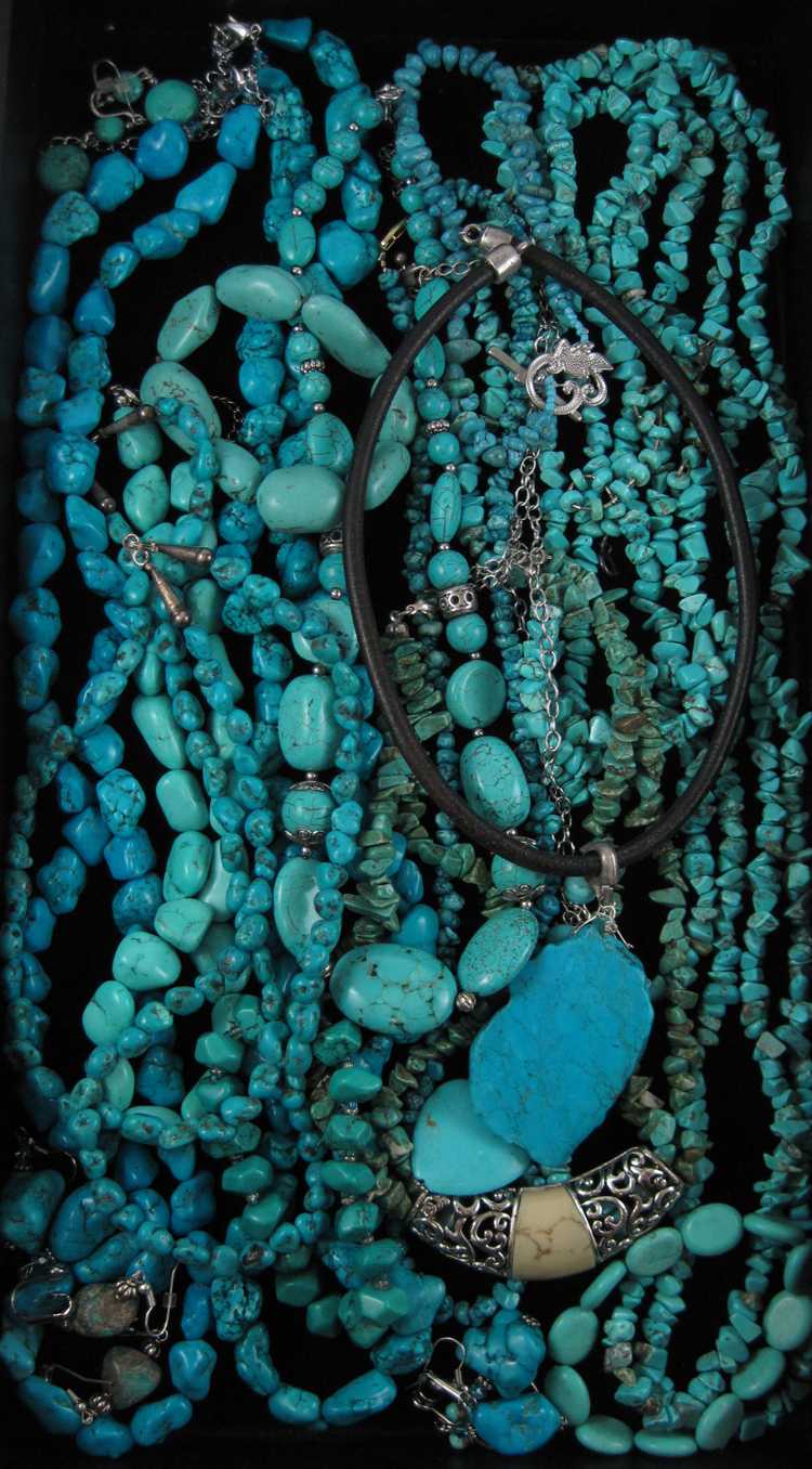 Appraisal: TWENTY-SIX ARTICLES OF TURQUOISE AND HOWLITE JEWELRY including nine turquoise