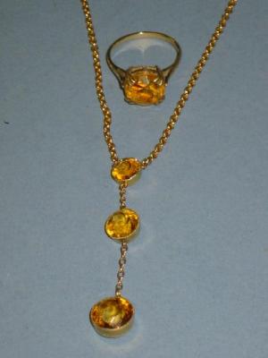 Appraisal: A CITRINE NECKLACE comprising three round-cut citrines in milligrain setting