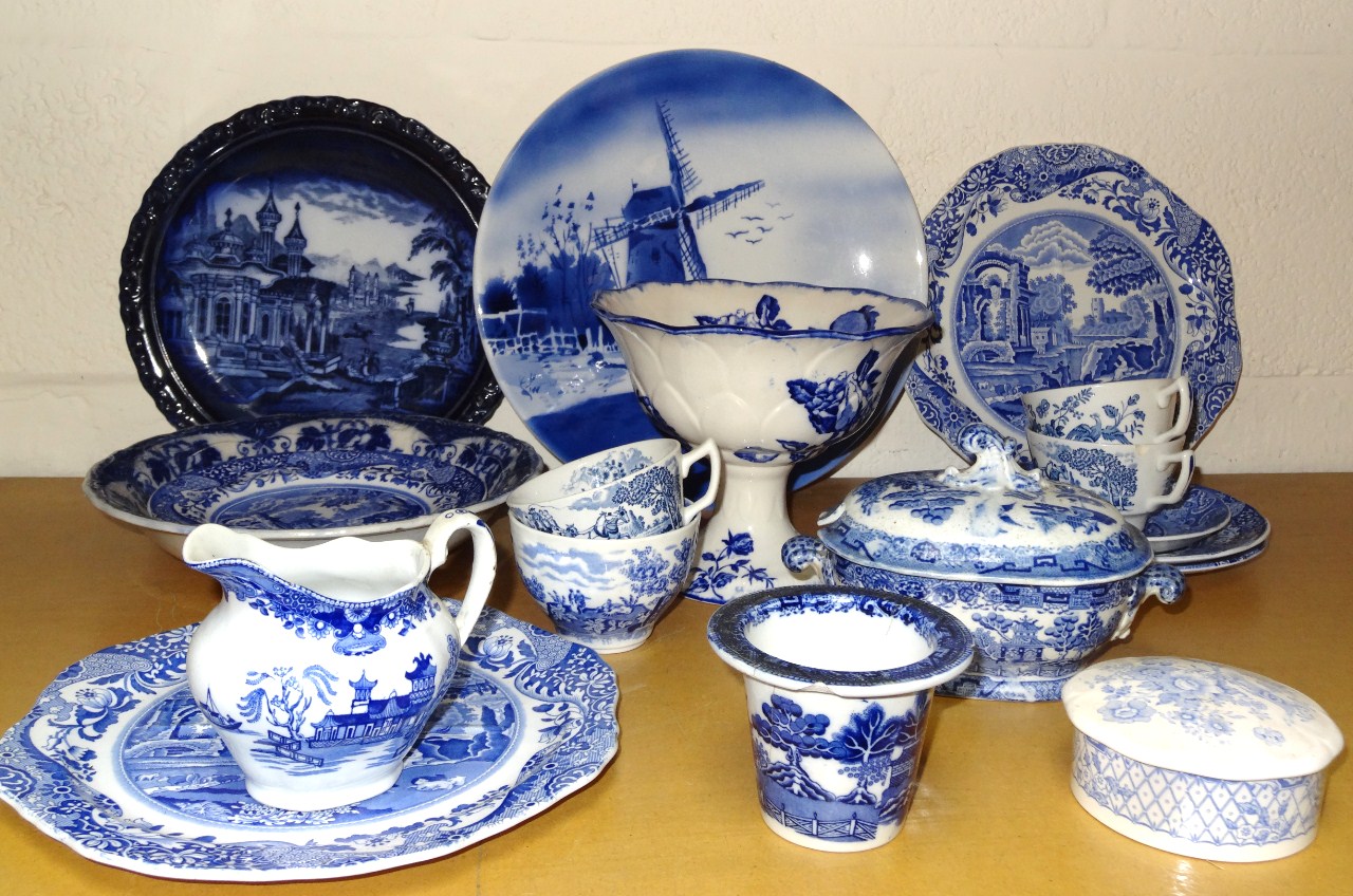 Appraisal: Various blue and white china to include Staffordshire ironstone Copeland