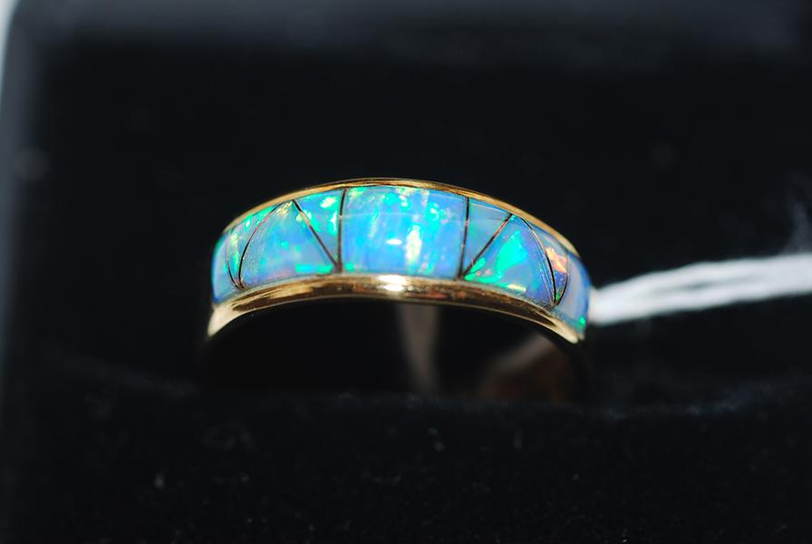 Appraisal: A CT GOLD AND OPAL DRESS RING A CT GOLD