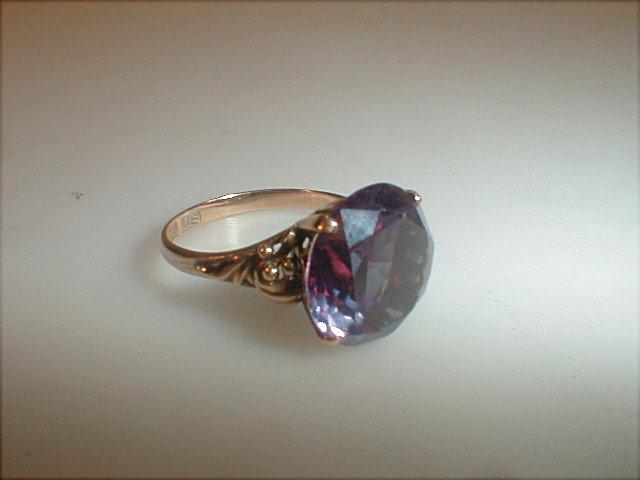 Appraisal: A single stone dress ring a synthetic Alexandrite faceted round