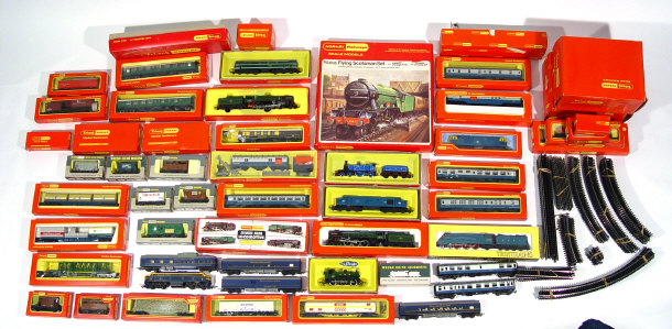 Appraisal: Collection of mostly boxed Hornby gauge railway items including locomotives