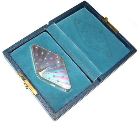 Appraisal: A diamond set compact of slim lozenge shape the hinged