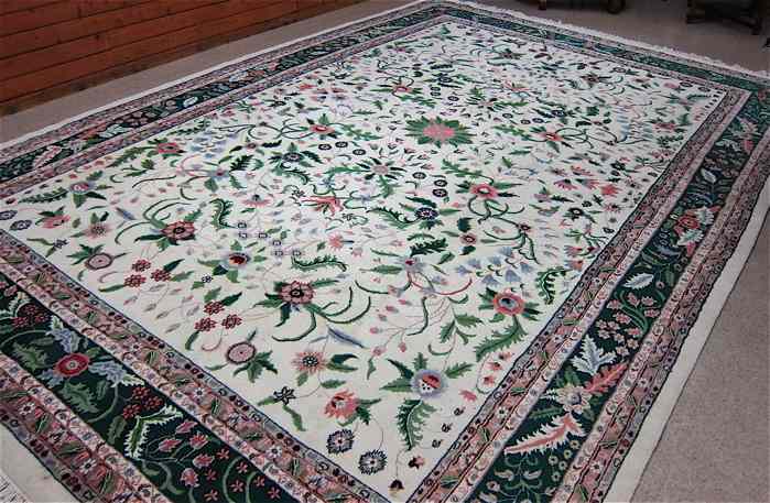 Appraisal: HAND KNOTTED ORIENTAL GRAND ROOM CARPET Indo-Persian overall flower and