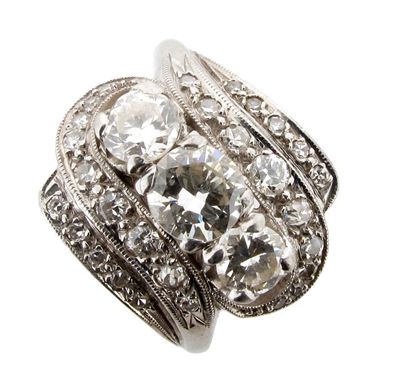 Appraisal: A diamond three row cluster ring The three graduated circular