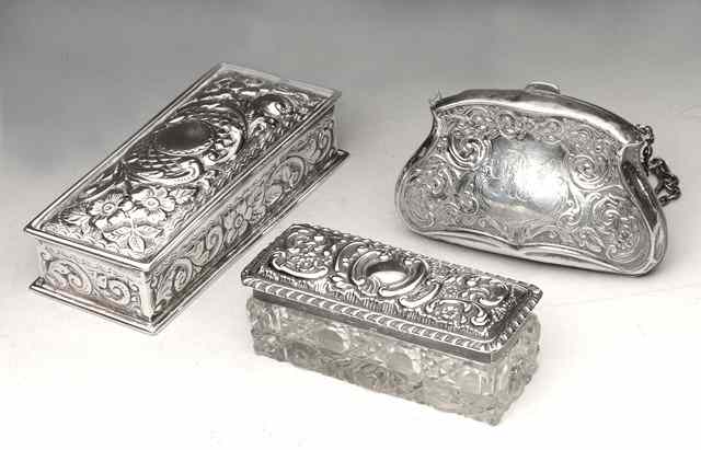 Appraisal: AN EDWARDIAN SILVER TRINKET BOX rectangular shaped with hinged lid