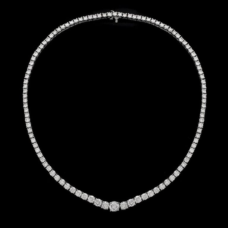 Appraisal: ct Diamond and Platinum Necklace Carat TW One Hundred Nine