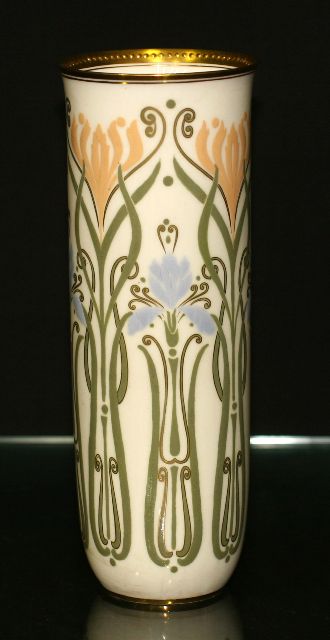 Appraisal: A Royal Doulton vase of elongated ovoid form with slightly