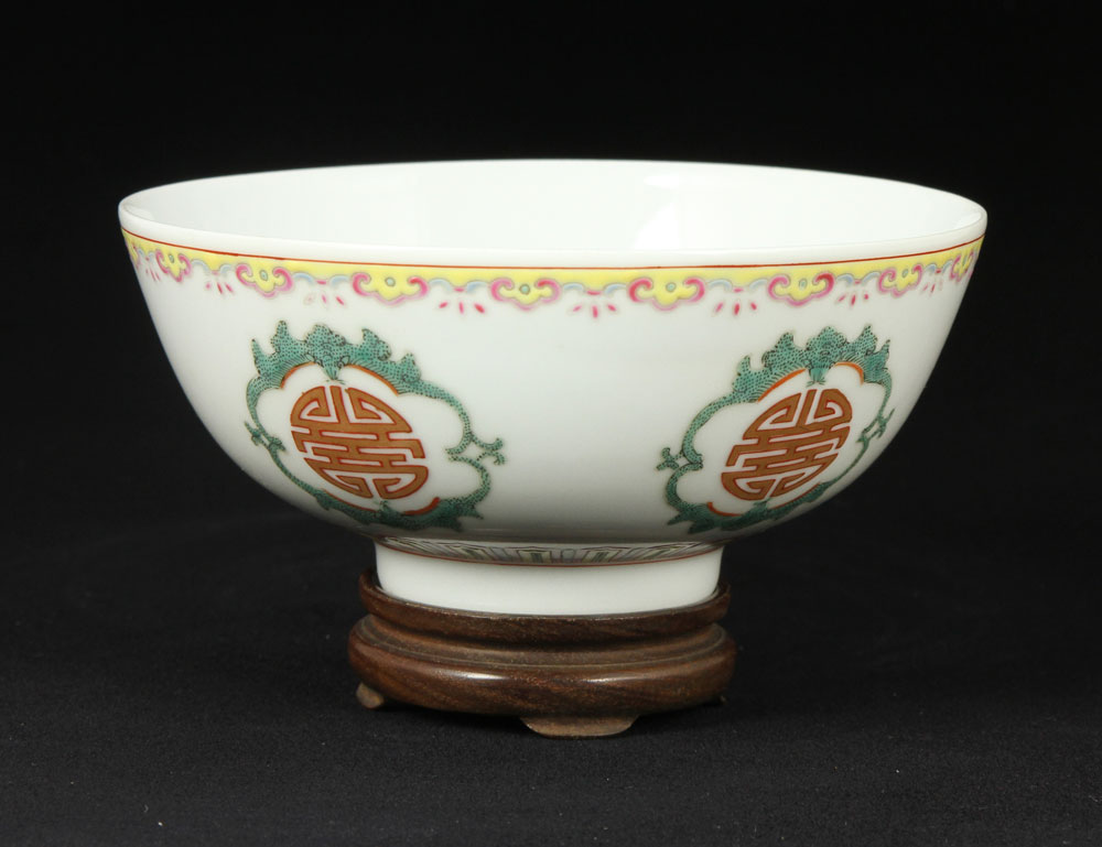 Appraisal: - Chinese Famille Rose Bowl Chinese famille rose bowl porcelain