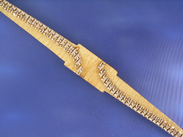 Appraisal: An ct bi-tone gold bark textured strap bracelet length cm