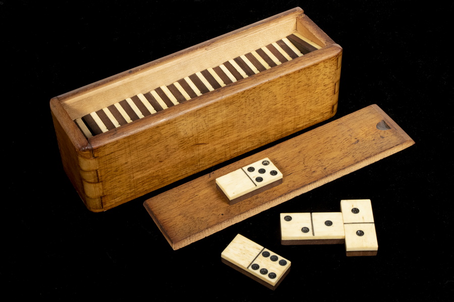 Appraisal: EARLY BOXED DOMINOES th c Partial Set of Dominoes in