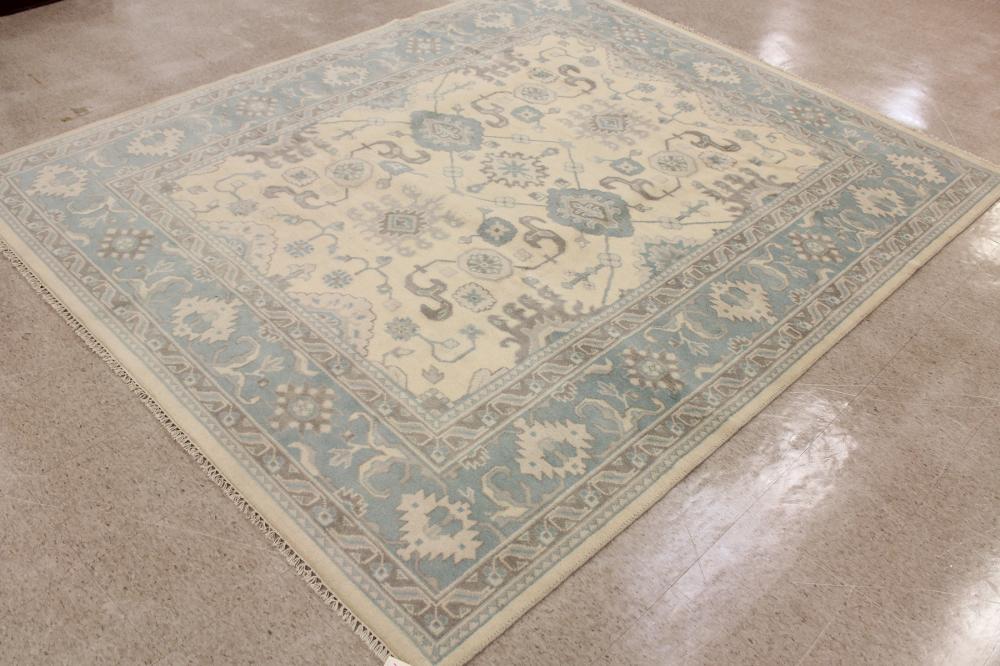 Appraisal: CONTEMPORARY HAND KNOTTED ORIENTAL CARPET Indo-Persian overall stylized floral design