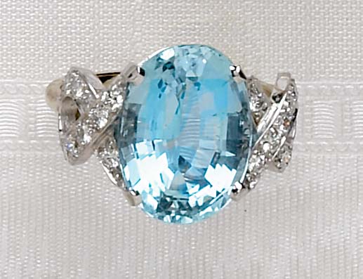 Appraisal: AQUAMARINE AND DIAMOND RING k white gold lady's ring set