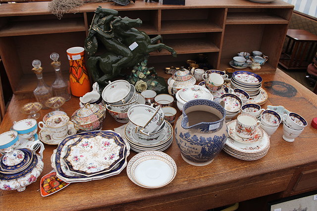 Appraisal: A COLLECTION OF ANTIQUE CHINA to include a part Chamberlain's