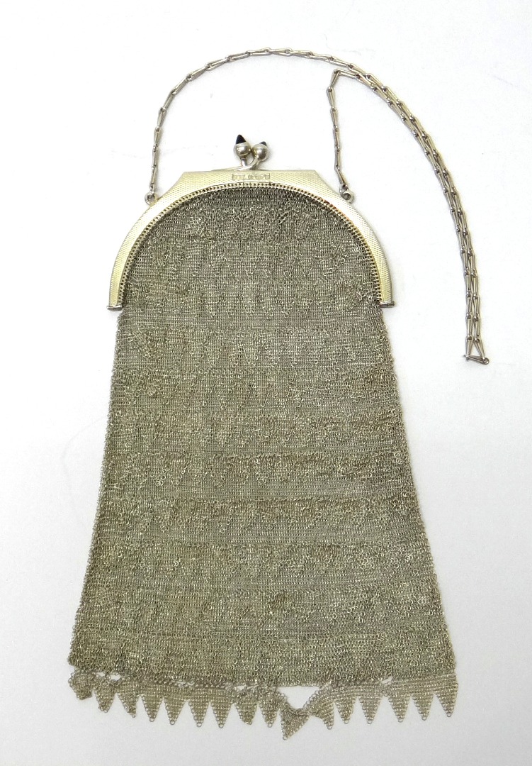 Appraisal: A lady's silver mounted chain mesh evening purse decorated with