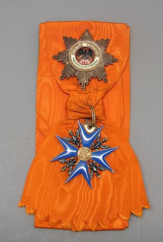 Appraisal: Set of the including breast star medal and sash Enameled