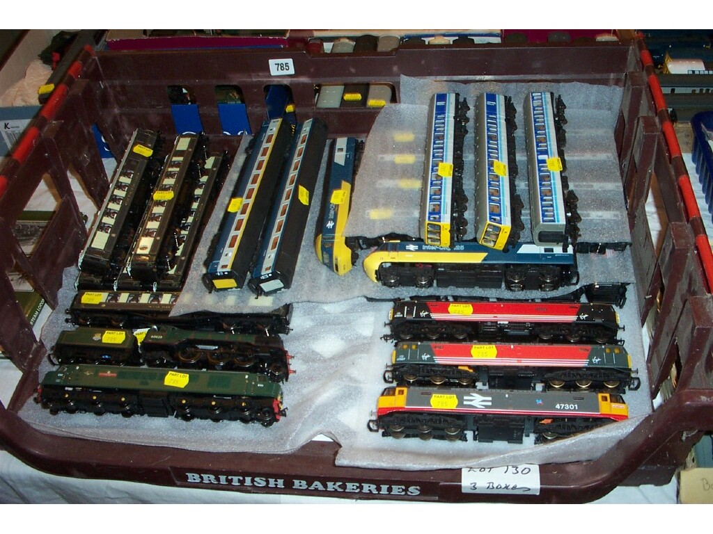 Appraisal: Ten Hornby Pullman coaches with lights one V class Eastern