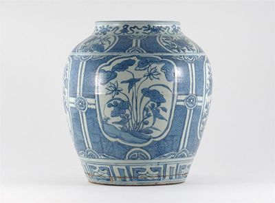 Appraisal: A large Chinese blue and white ovoid vase decorated with