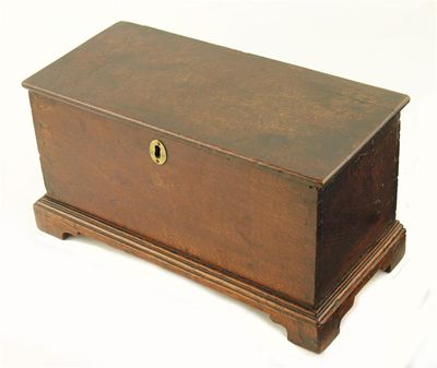 Appraisal: A th century boarded oak box the cover with later