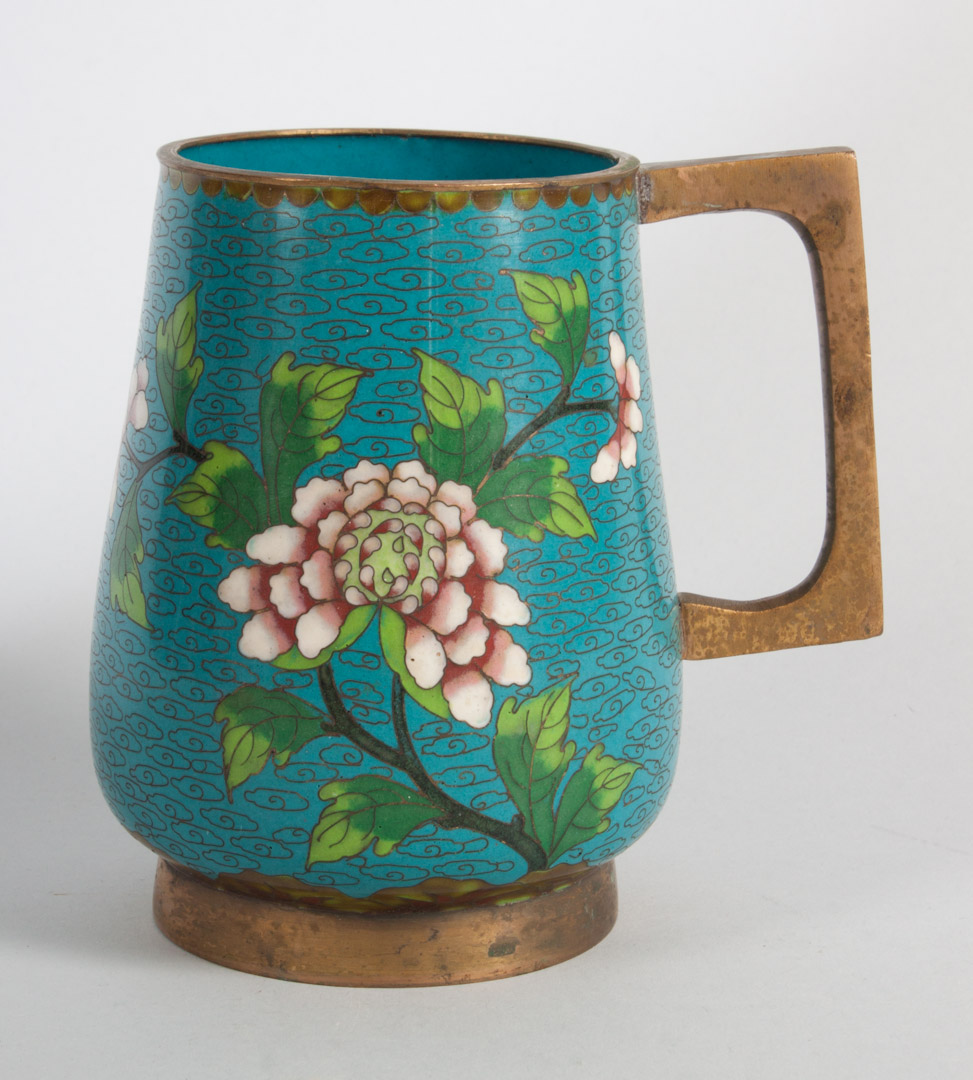 Appraisal: Chinese cloisonne enamel tankard early th century with peony decoration