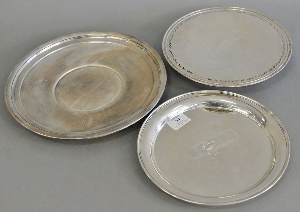 Appraisal: Three sterling silver round plates dia in in in troy