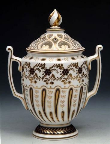 Appraisal: A ROYAL WORCESTER 'HERITAGE' COLLECTION POT POURRI VASE and cover