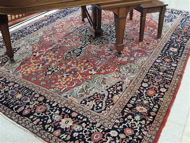 Appraisal: SEMI-ANTIQUE PERSIAN SAROUK CARPET Arak region northwestern Iran hand knotted