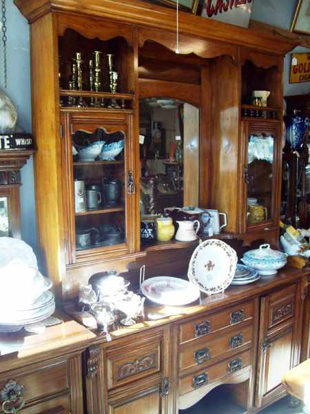 Appraisal: A THREE DRAWER OAK MIRROR BACK EDWARDIAN SIDEBOARD