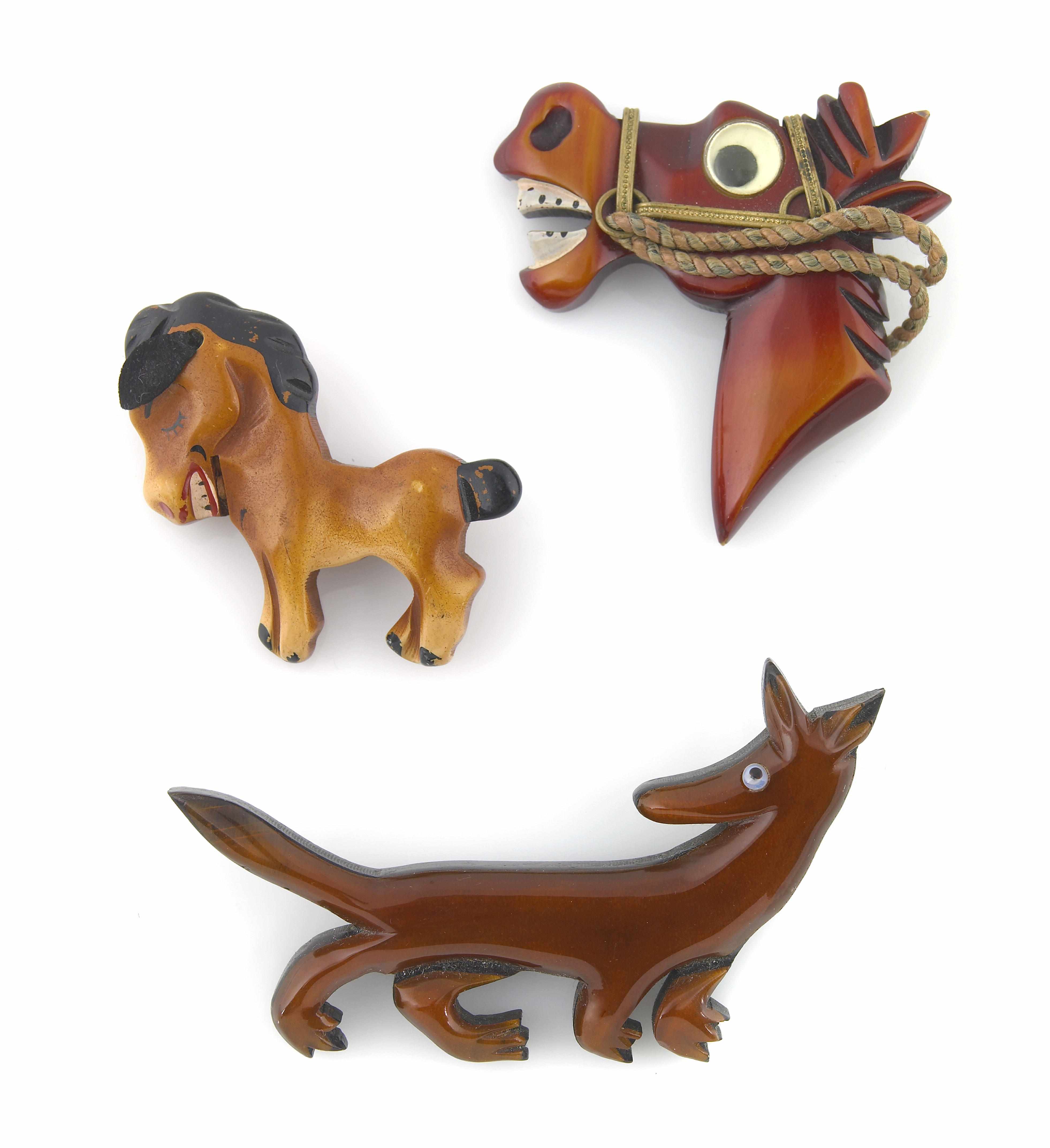 Appraisal: Three carved and painted Bakelite animal brooches fox and two