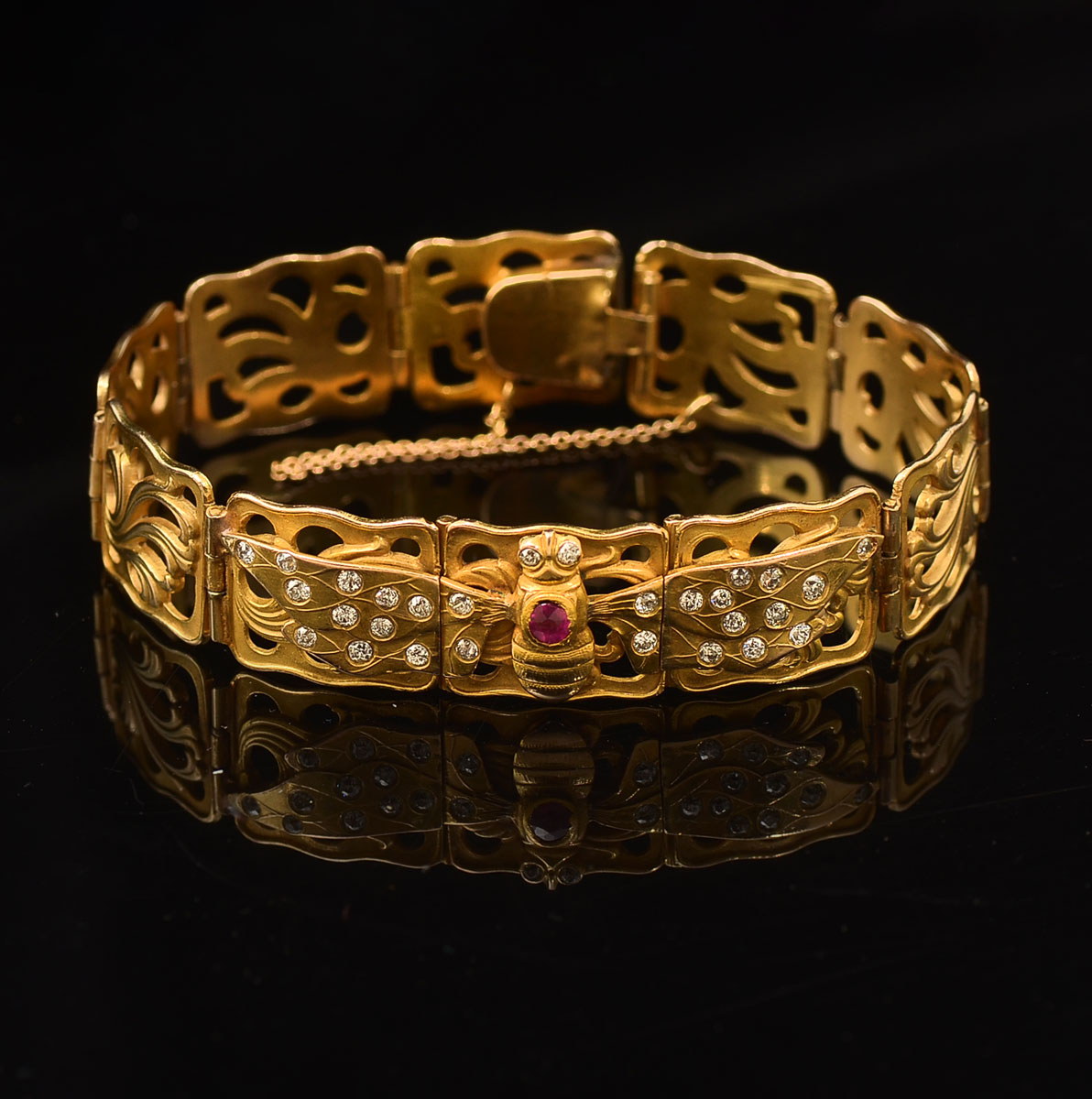 Appraisal: K ART NOUVEAU DIAMOND BRACELET K yellow gold Art Nouveau