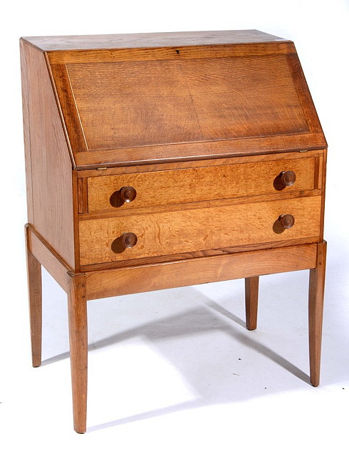 Appraisal: A COTSWOLD CRAFT STYLE OAK SMALL BUREAU with fall front