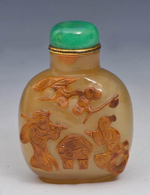 Appraisal: A CHINESE AGATE SNUFF BOTTLE carved in relief in dark