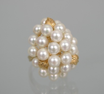 Appraisal: A Ladies' Pearl Cluster Ring k yellow gold ring features