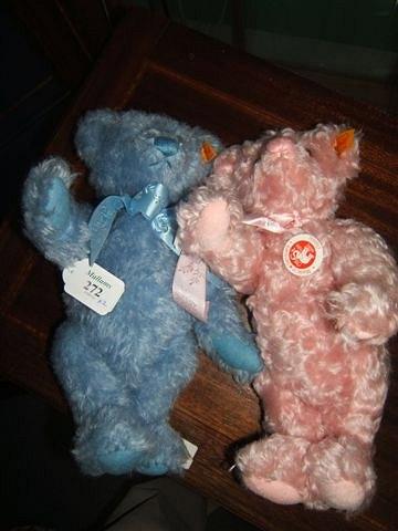 Appraisal: A Steiff powder blue mohair teddy bear with musical box