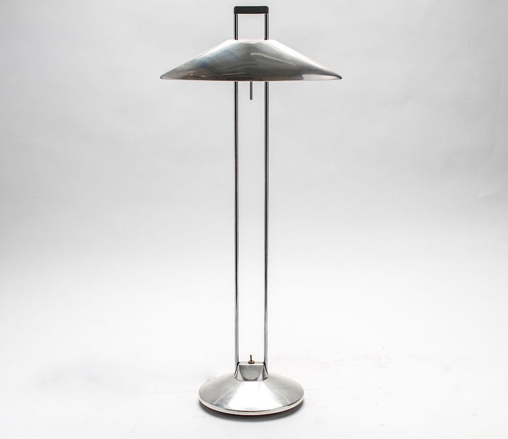 Appraisal: Mid-Century Modern Adjustable Metal Table Lamp Mid-century modern table lamp