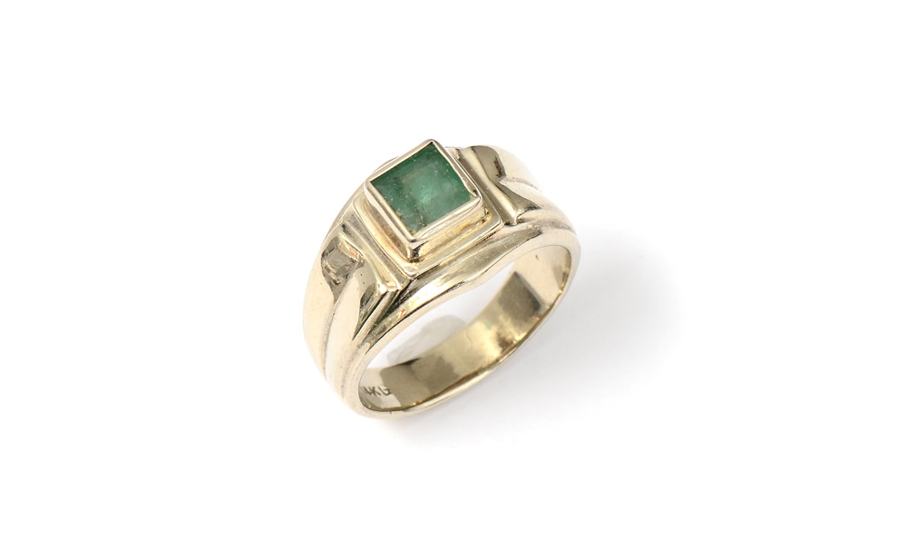 Appraisal: LADIES OR MAN'S EMERALD RING K white gold ring centers