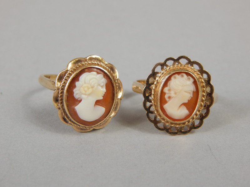 Appraisal: Two ct gold dress rings each set with cameos boxed