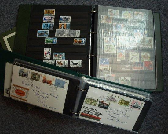 Appraisal: An accumulation of stamps in two albums mint and used