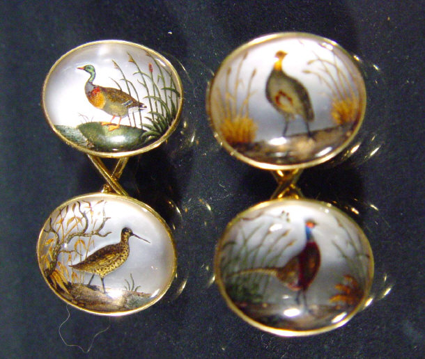 Appraisal: Pair of ct gold painted bird design cufflinks