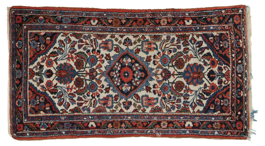 Appraisal: ORIENTAL SEMI-ANTIQUE SCATTER RUG Ivory field having a diamond center