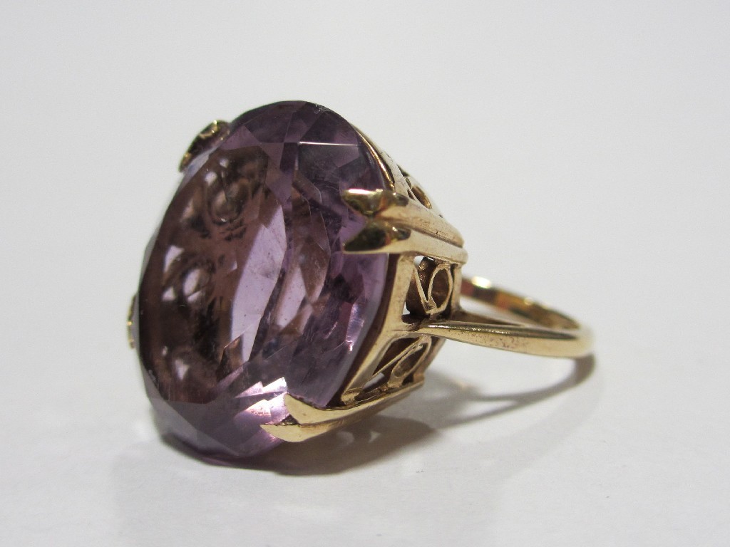 Appraisal: Nine carat gold amethyst single stone ring