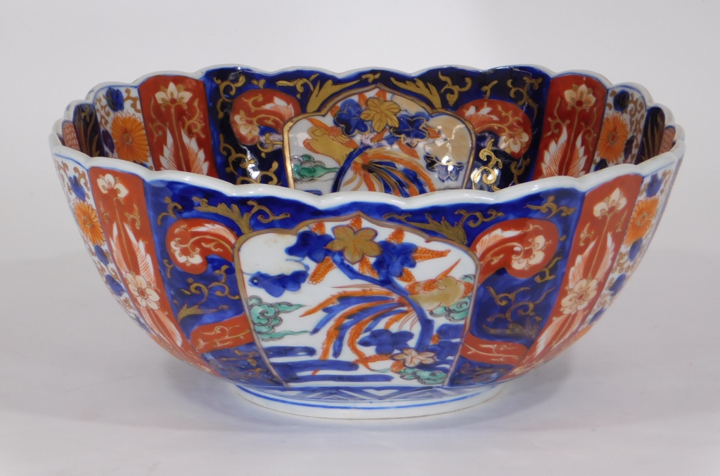 Appraisal: LARGE C JAPANESE IMARI PORCELAIN CENTER BOWL Japan th CenturyRounded