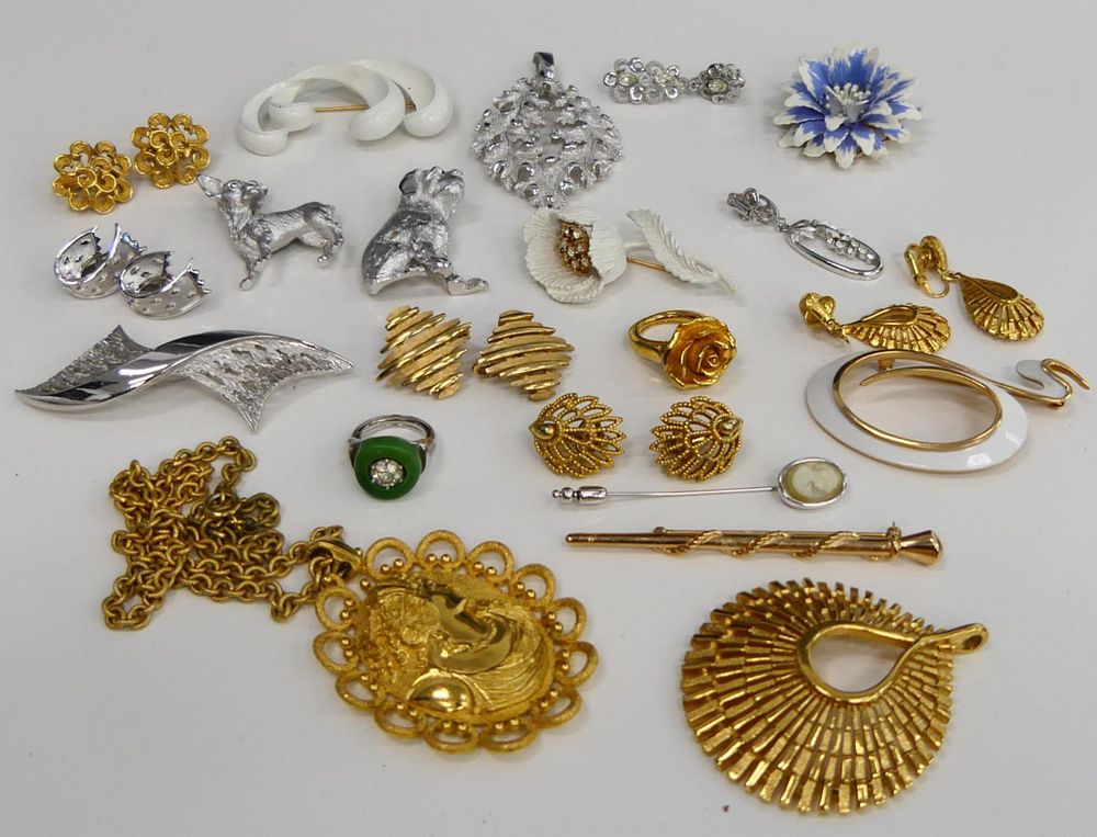 Appraisal: pcs TRIFARI SIGNED COSTUME JEWELRY ITEMS A lot of Trifari