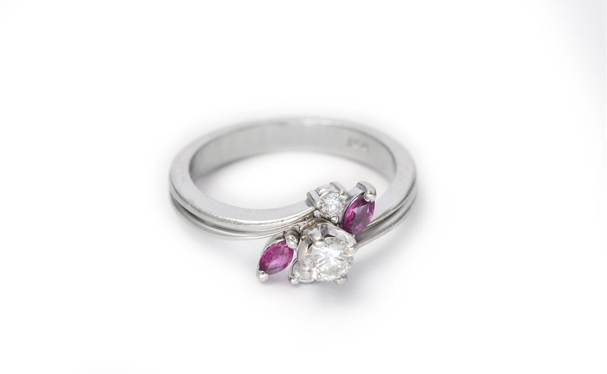 Appraisal: PLATINUM DIAMOND AND RED SAPPHIRE RING A unique ring with