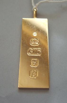 Appraisal: A ct gold rectangular gram ingot pendant London