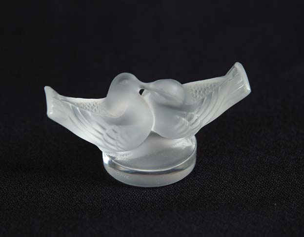 Appraisal: LALIQUE KISSING BIRDS PAPERWEIGHT Etched on side Lalique France Two