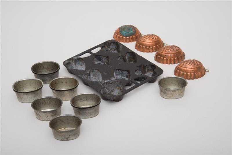 Appraisal: MISCELLANEOUS GROUP OF BAKING MOLDS Four copper Tray x x